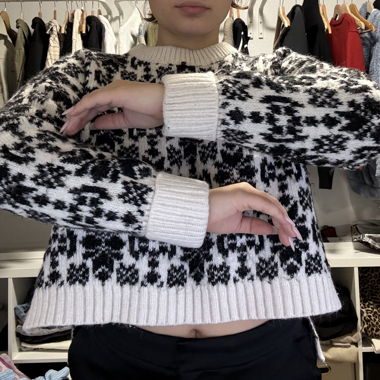 Black and white sweater 