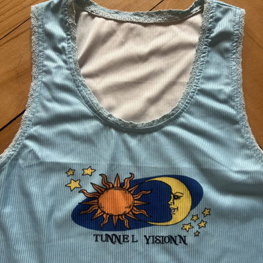 Light blue tank top with sun-moon print Indie