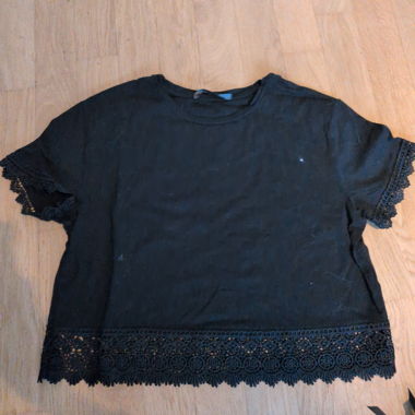 Haut noir en dentelle