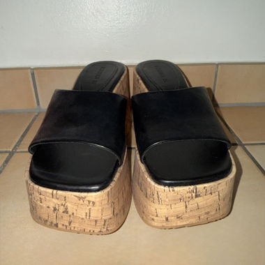 Black platform sandals Bershka