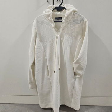 White hooded sweatshirt