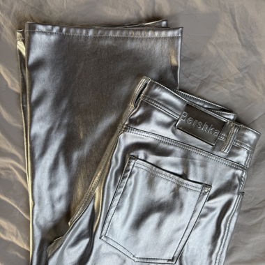 Pantaloni in ecopelle argento Bershka XL