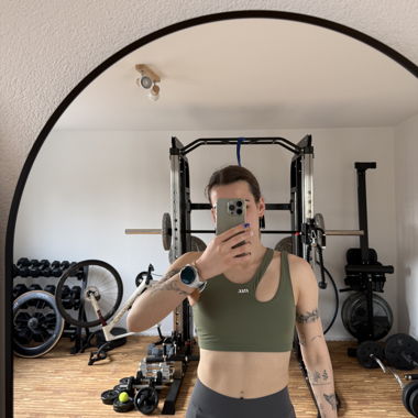 STAX Olivgrüner Sport-BH mit Cut-Out