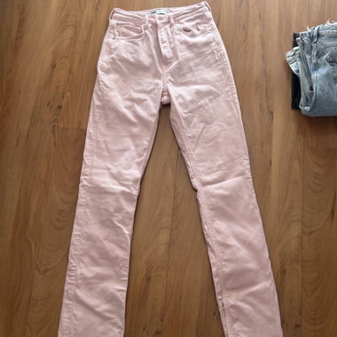 Hochtaillierte Jeans in Rosa