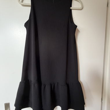 Mohito Schwarzes ärmelloses Kleid