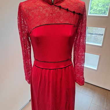 Rotes Spitzenkleid Vive Maria