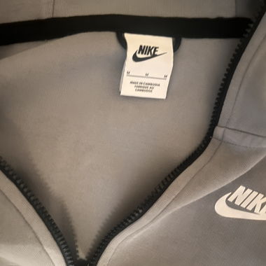 Nike tech gris