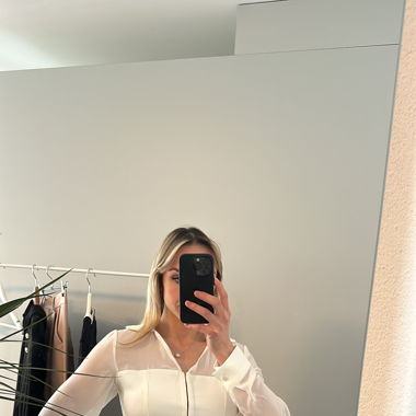 V - Geschnittenes Chiffon Hemd