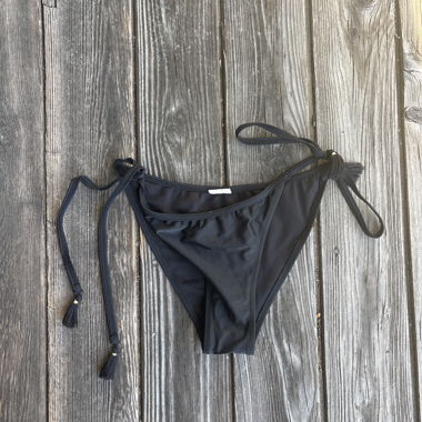Slip bikini nero con lacci