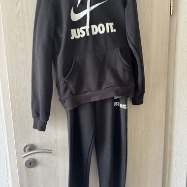 Tuta Nike nera