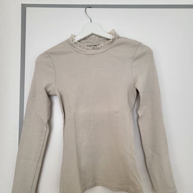 Ripp-Longsleeve mit Spitze