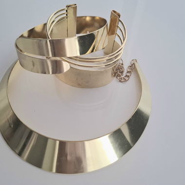Necklace, bracelet and arm cuff for gold