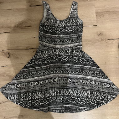 Vestito skater bianco e nero con fantasia