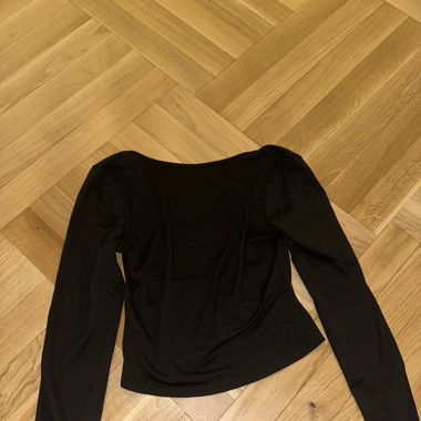 black backless long sleeve shirt