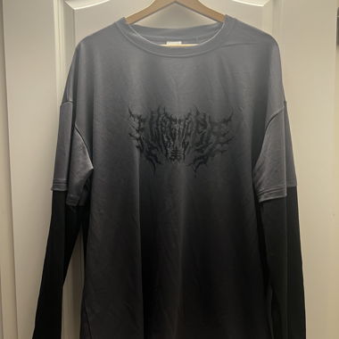 Gothic Langarmshirt – Stylisch & Bequem