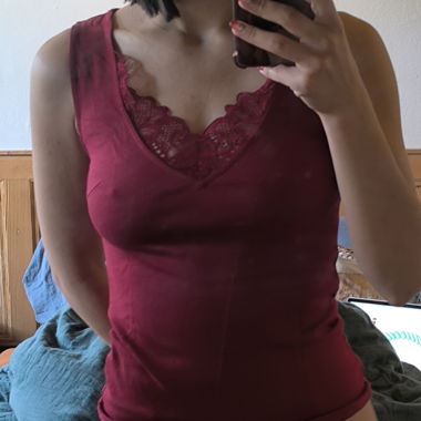 Débardeur bordeaux en dentelle