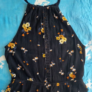 Top floreale nero