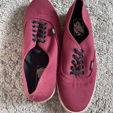 Vans burgundy