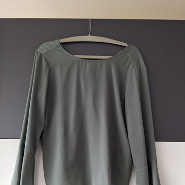 Grüne Bluse Only mit Schleife