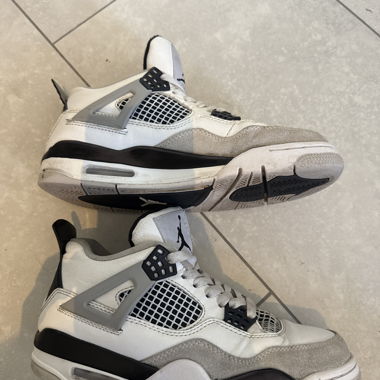Sneakers bianche e grigie Jordan