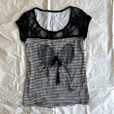 “Buttercup” lace trim striped top