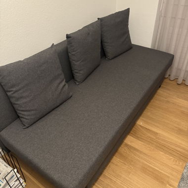 Divano letto IKEA con 3 cuscini