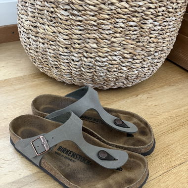 Birkenstock Gizeh Stone