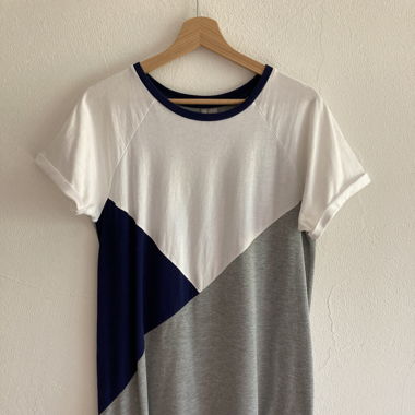 Locker fallendes T-Shirt-Kleid