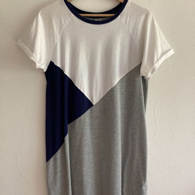 Locker fallendes T-Shirt-Kleid