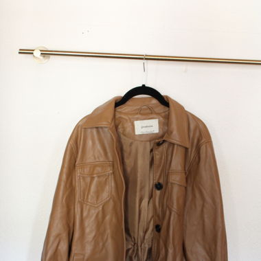 Hellbraune Kunstlederjacke