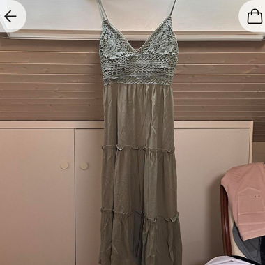 Langes grünes Strandkleid