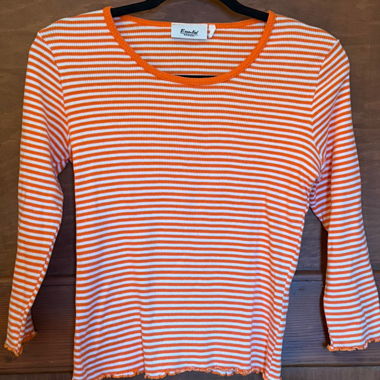 top orange à rayures col bas