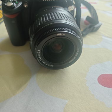 Nikon D60, 18-55 mm, piles, chargeur, carte SD, étui