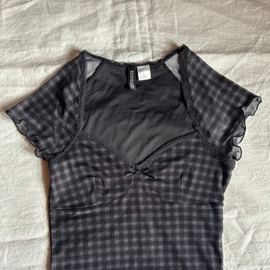 Schwarzes Top