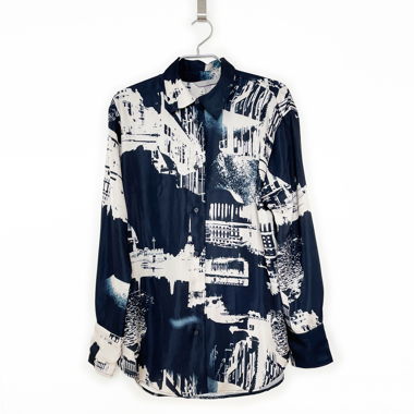 Oversize Satinbluse mit Stadtmuster
