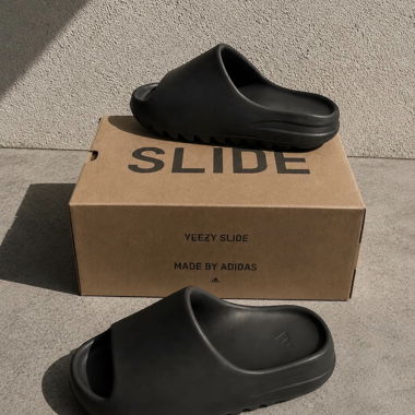 Yeezy Slide Onyx 