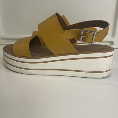 TAMARIS taille 39 Sandales à plate-forme jaune 