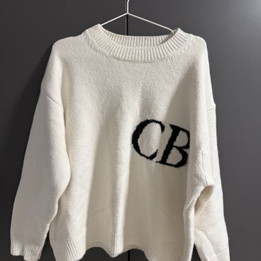 Weisser Pullover