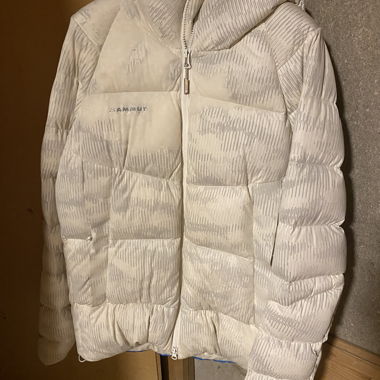 Weiße Mammut-Daunenjacke 