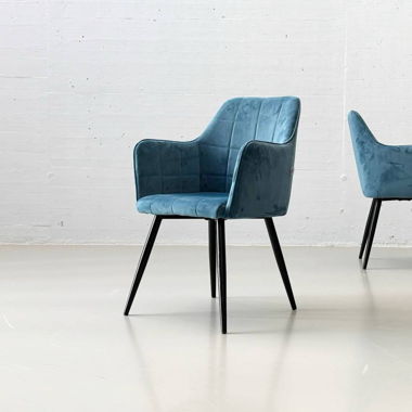 2 Esszimmerstühle mit Samtbezug in blau 