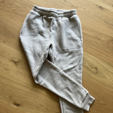 Graue Joggers