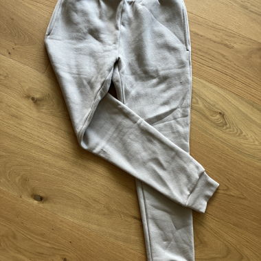 Graue Joggers