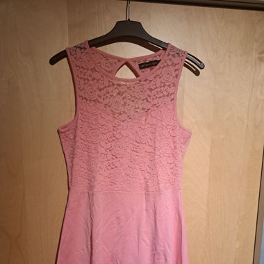 Rosafarbenes Sommerkleid