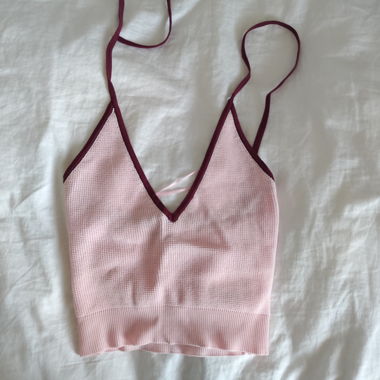 Crop top rose à fines bretelle XS Bershka