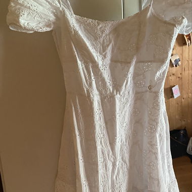 Robe en dentelle GUESS blanche