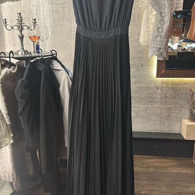 Black pleated long dress