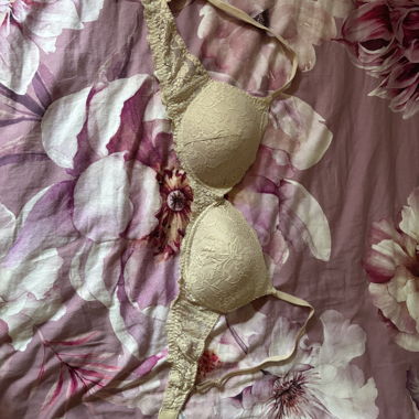 Soutien-gorge en dentelle nude