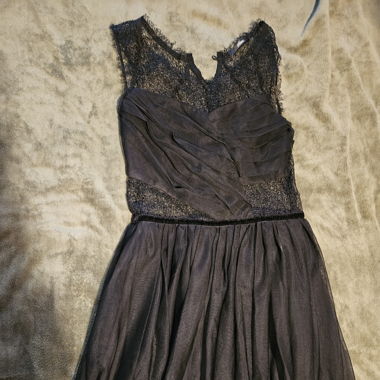 Robe noire avec dentelle