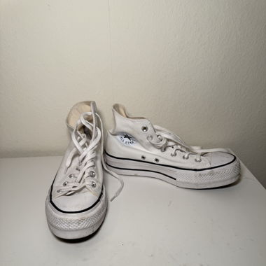 Converse high, weiss, mit Plateau