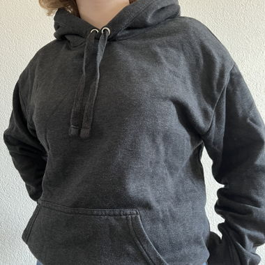 Dunkelgrauer Hoodie
